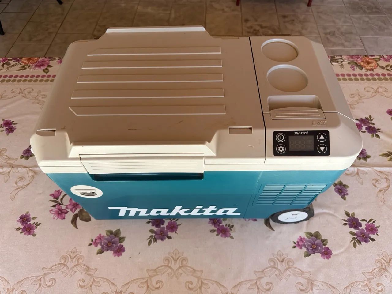 Geladeira Portátil Makita + 2 Baterias 5Ah com carregador  - Foto 2