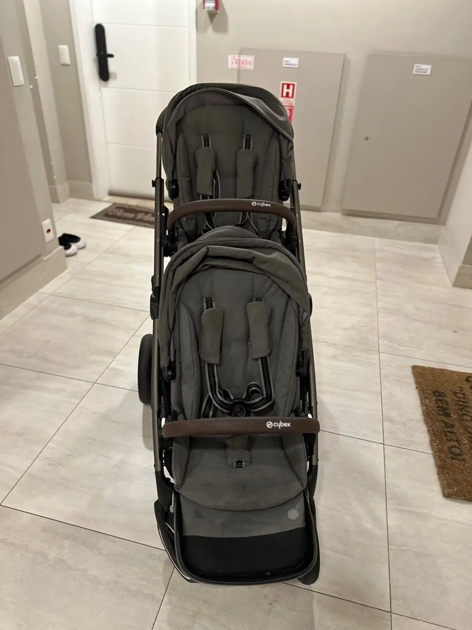 Carrinho de Bebê Duplo (Gêmeos)- Cybex Gazelle S - Foto 2