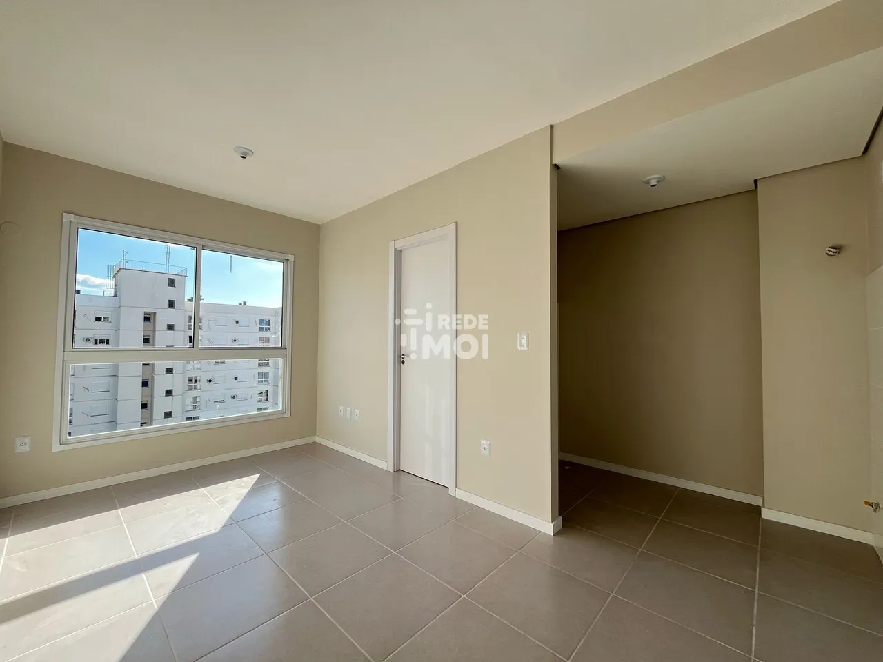 APARTAMENTO 2 DORMITÓRIOS COM GARAGEM PRÓXIMO A UFSM