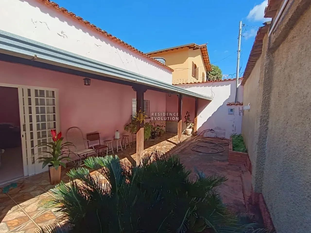 Casa Linear 3 QTOS | 5 VAGAS | 1 SUÍTE | B. EUROPA - Foto 2
