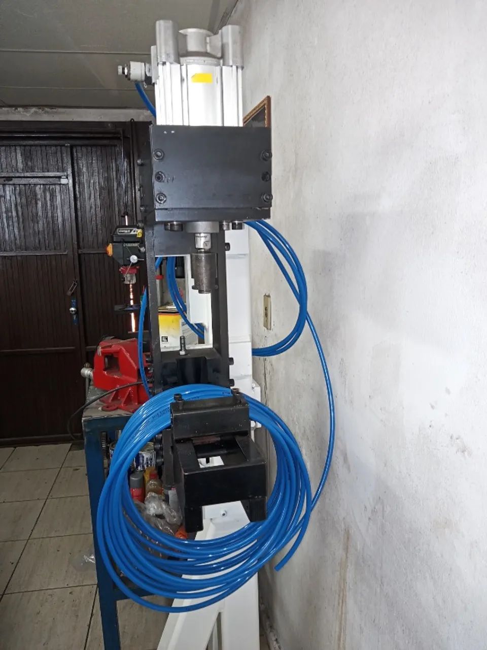 Vendo Prensa pneumática com capacidade de 500kg com pedal de acionamento. - Foto 4