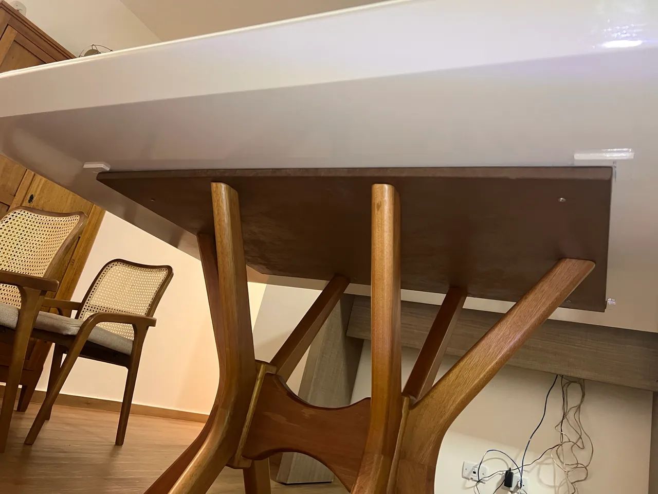 Mesa de madeira Tauari - semi nova em excelente estado - Foto 2