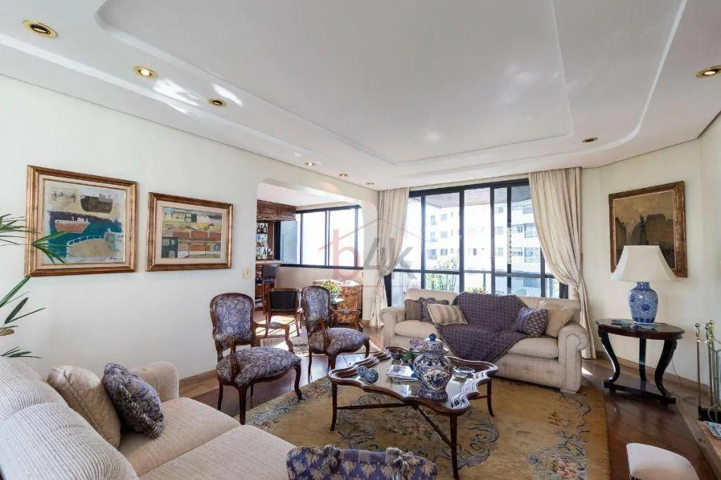Apartamento com 4 dormitórios e 3 vagas à venda no Campo Belo