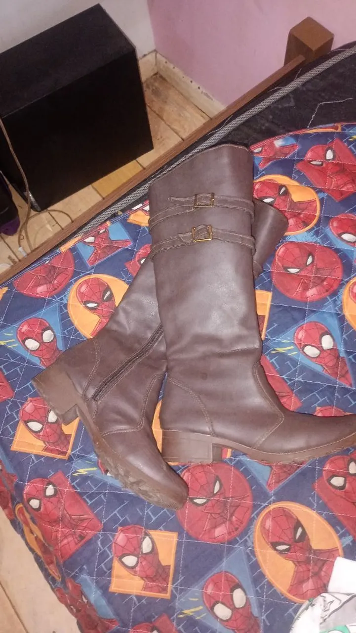Bota marrom