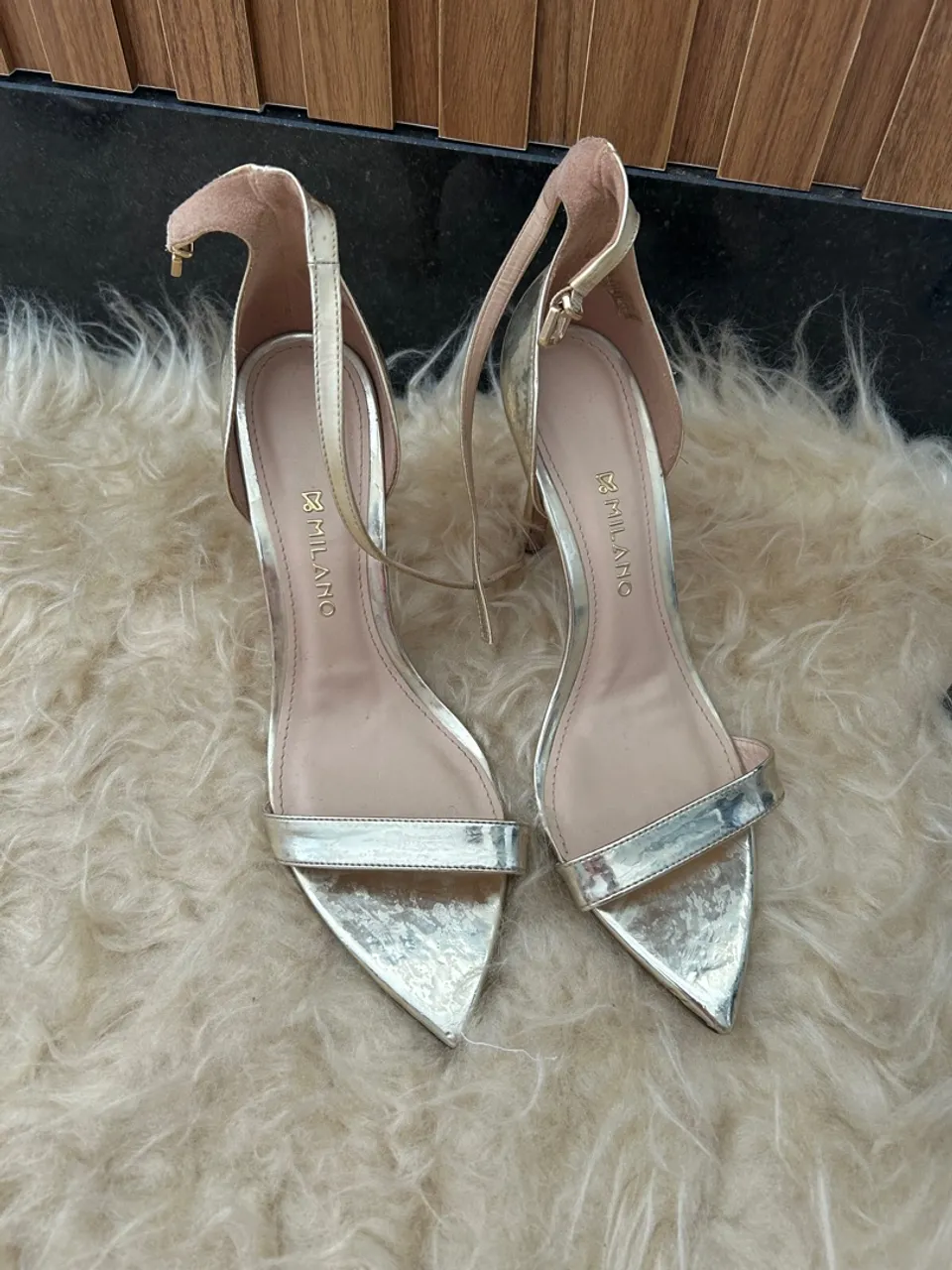 Sandália Milano Prateada, n.39, por 50,00.