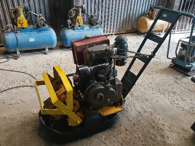 placa vibratória CM20 dynapac com motor a diesel Agrale usado e bom estado
