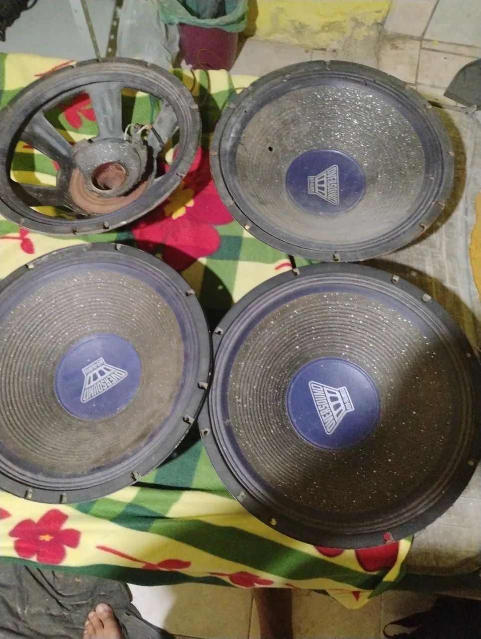 4 alto falante 15 polegadas pô apenas 500 reais 