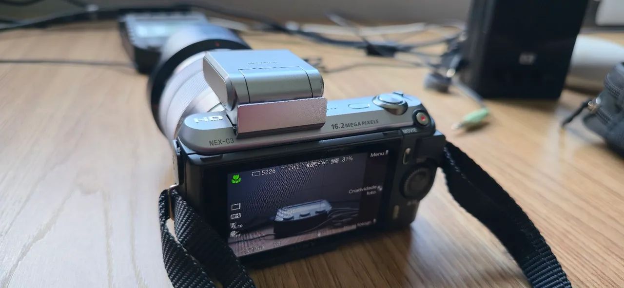 Câmera Sony NEX-C3 com lente original 18-55mm (SEL1855