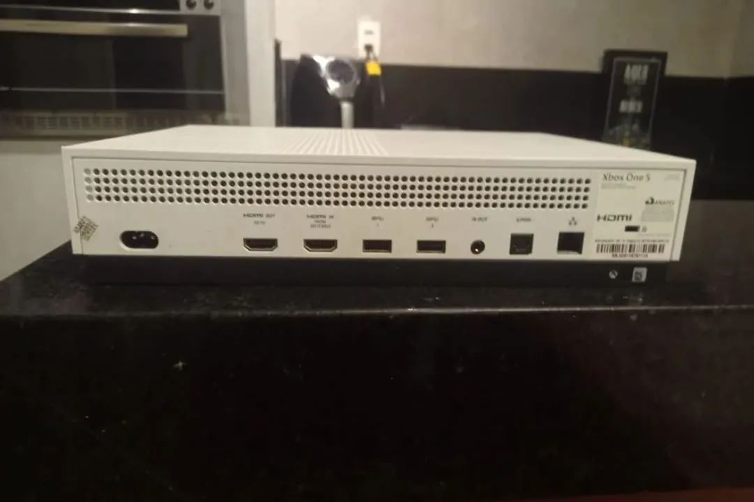 Xbox One S Branco - Console de última geração - Foto 4