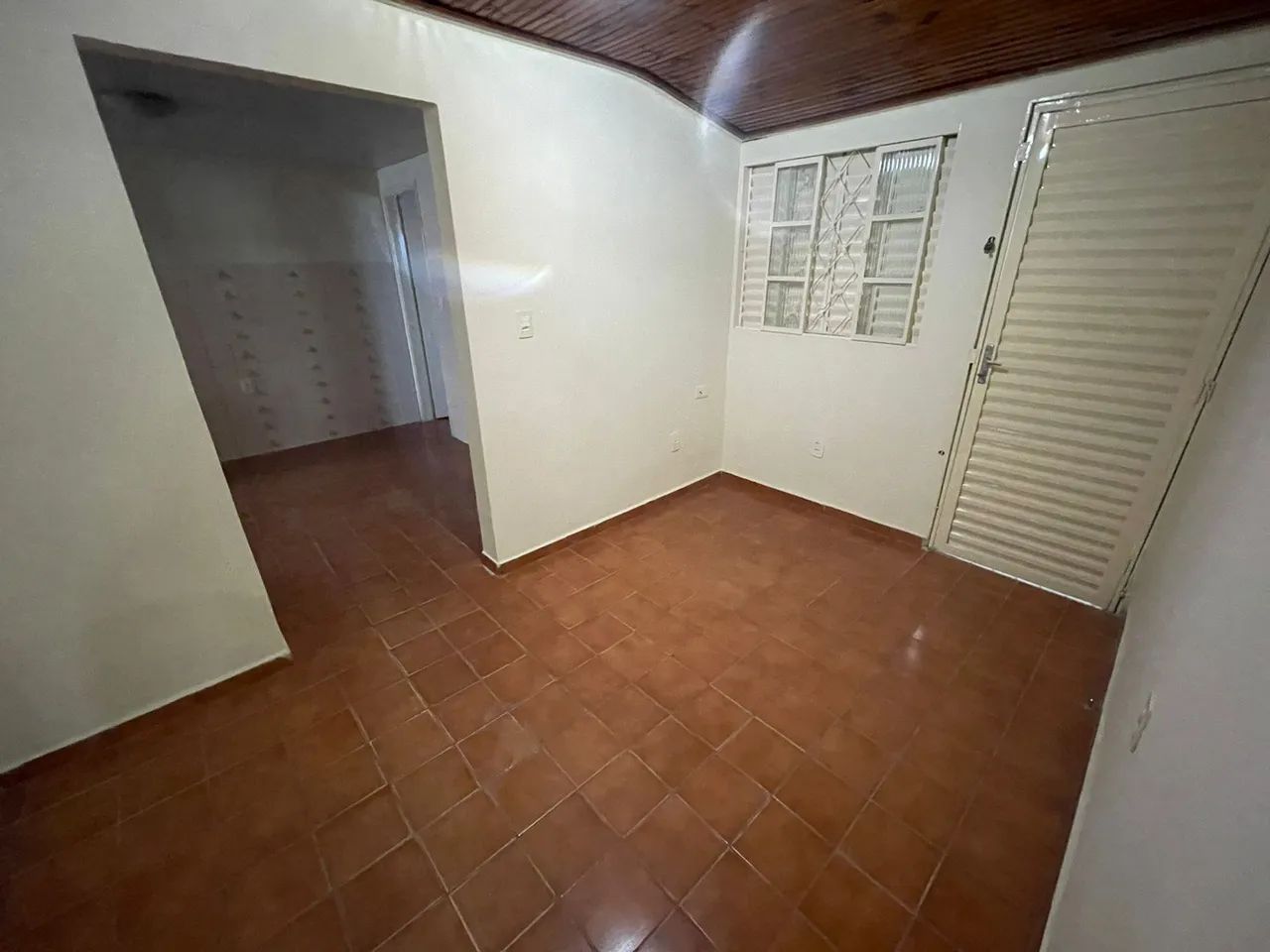 CASA SETOR UNIÃO 3 QUARTOS SUÍTE RUA LARGA FRENTE PARA O NASCENTE PROX AV T-9 OPORTUNIDADE - Foto 3