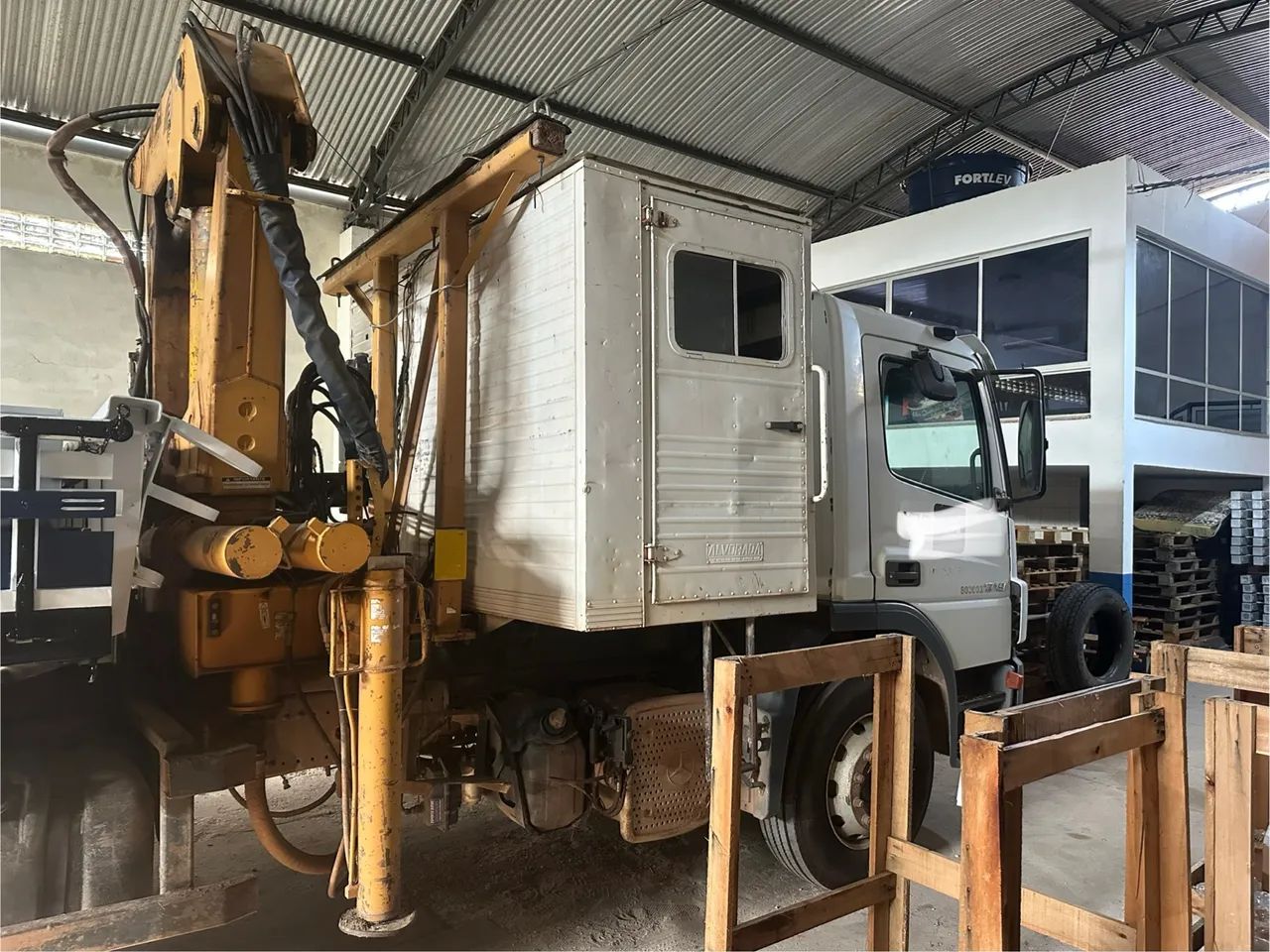 Caminhão Mercedes Munck 12 Toneladas - Foto 4