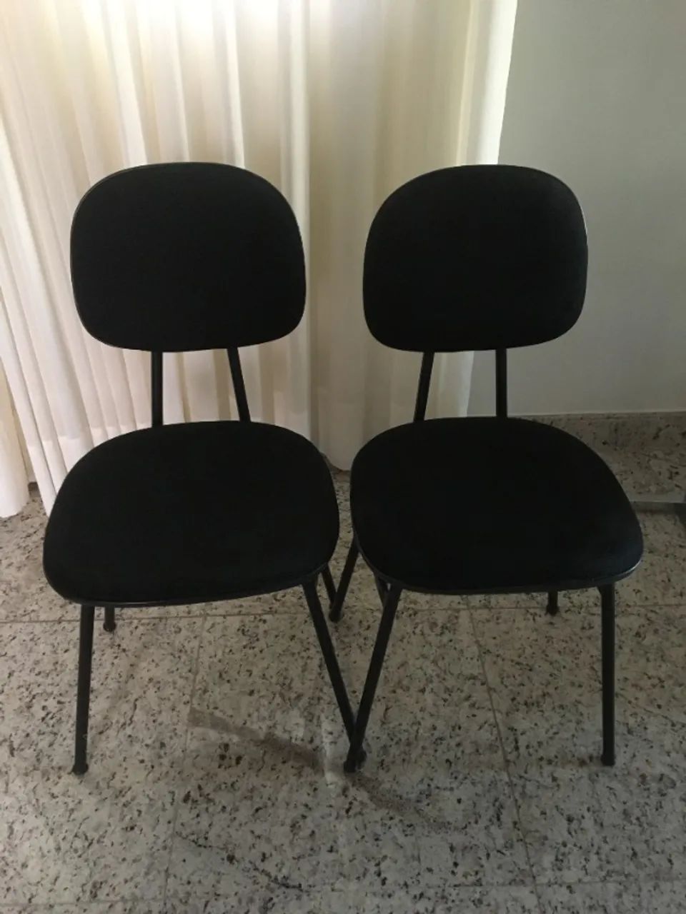 Baixou o preço, cadeira funcional para auditório.