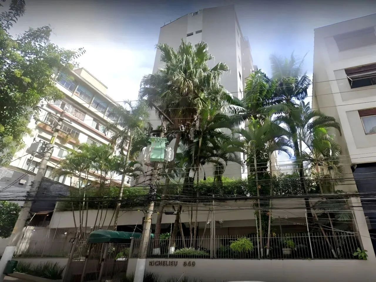 Apartamento proximo a Av. Henrique Schaumann, a famosa Praça Benedito Calixto e Av. Rebouç