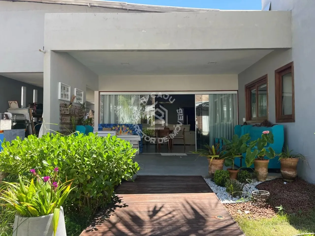Casa para aluguel anual a poucas Quadras da Praia do Francês