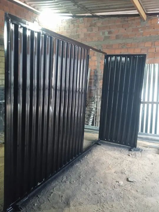 Portão de metalon galvanizado pintado e estalado novo