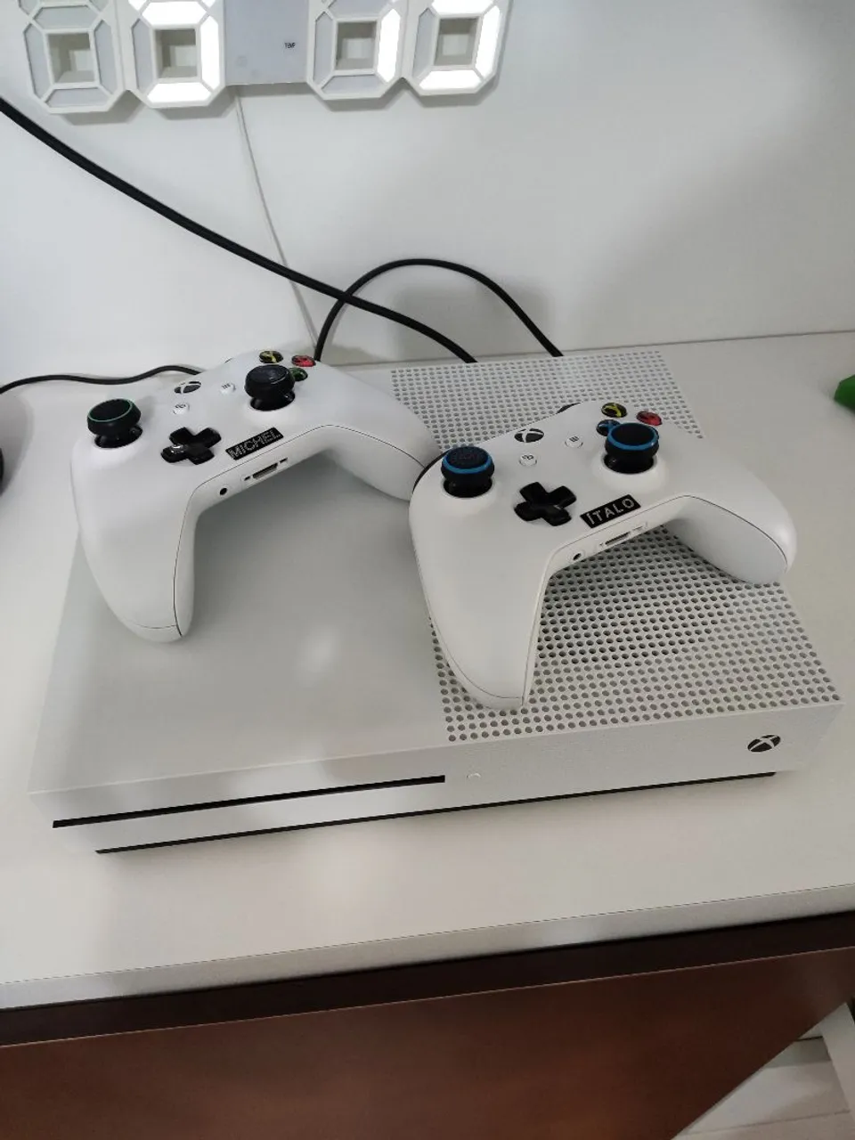 Xbox One Branco com 2 Controles