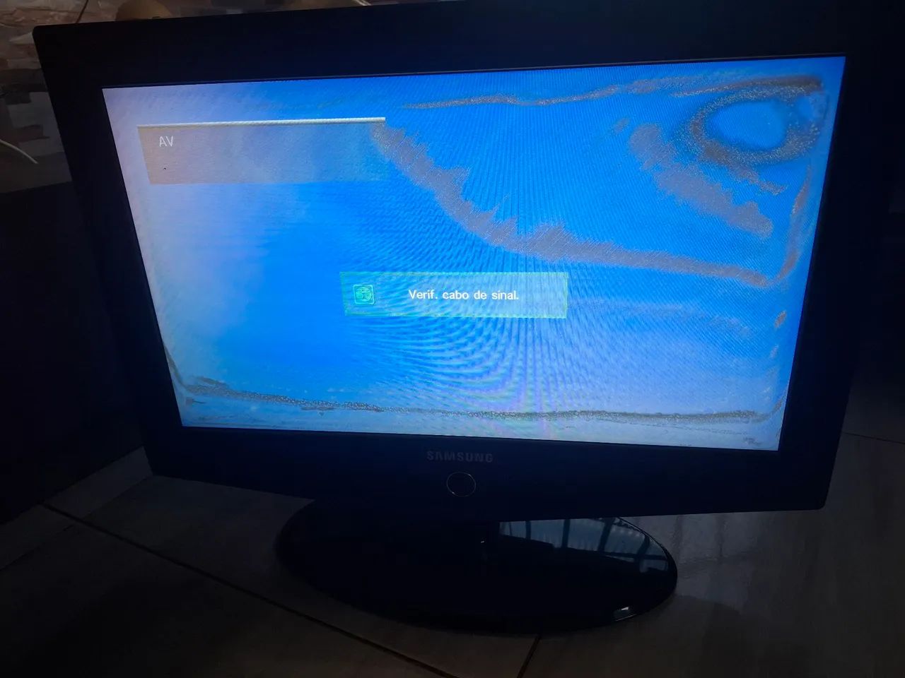 Tv com defeito porém dando pra assistir  - Foto 2