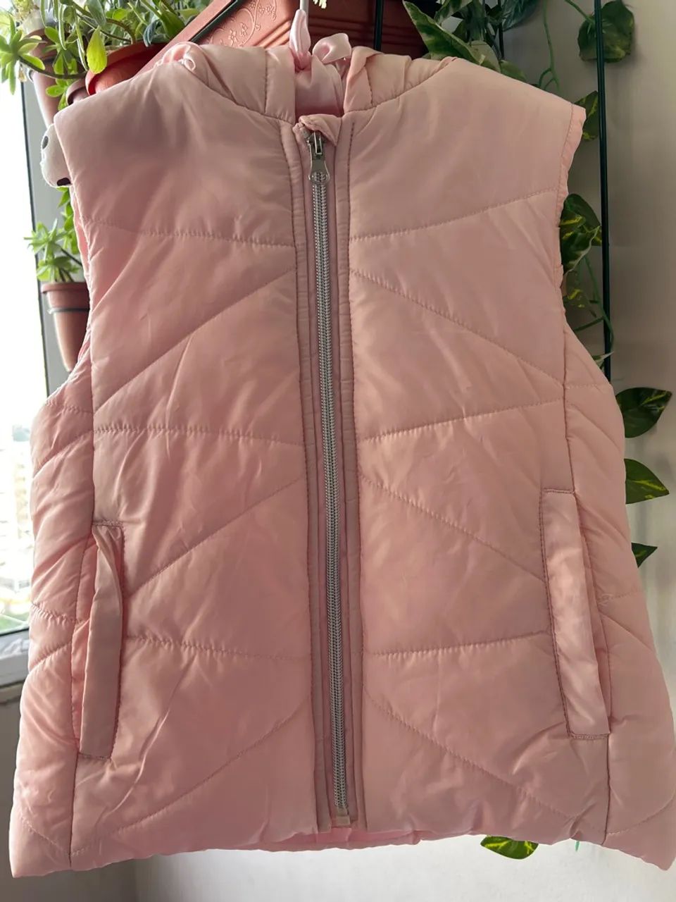 Colete rosa Kyly tam 10 e malha amarela Hering tam 10 R$ 40,00 cada