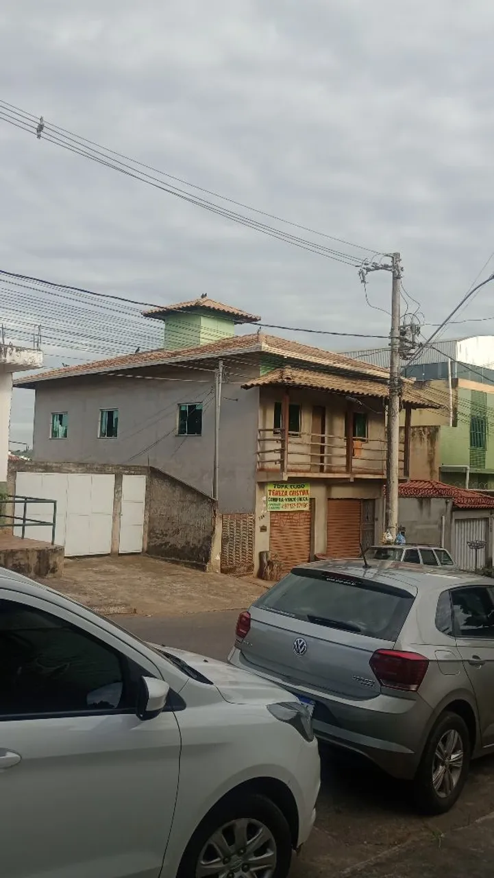 Imóvel com três moradia foto só de um dos apartamento
