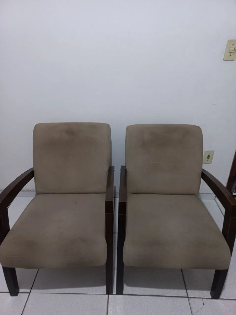 Par de Poltronas em Suede Bege