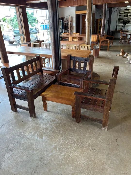 Conjunto de Mesa e Cadeiras de Madeira Maciça - Foto 5