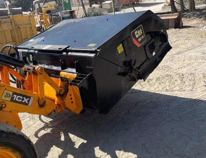 Vassoura recolhedora hidráulica Caterpillar original  - Foto 6