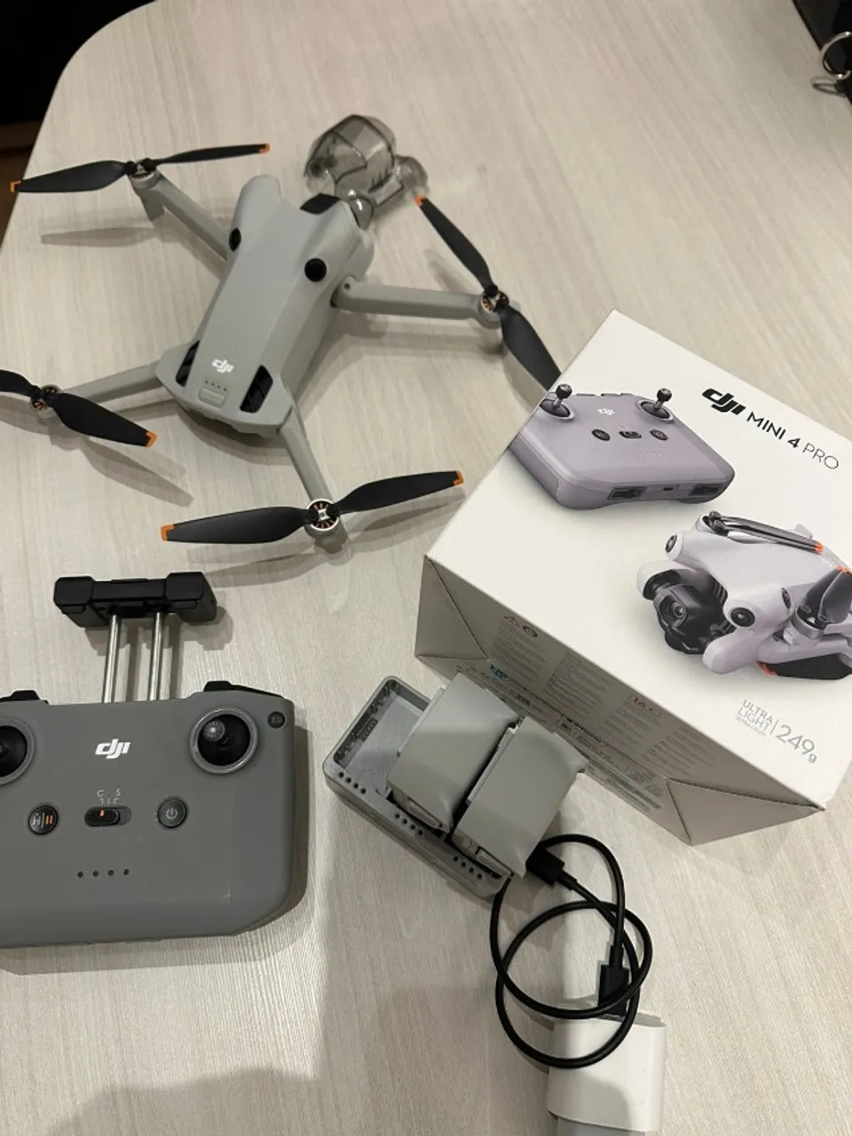 Drone - DJI Mini 4 pro (2 baterias) impecável.