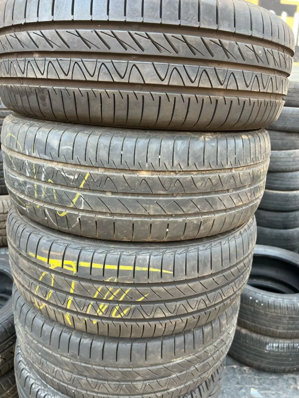 Pneu 185/55/16 Continental Contac 80 % Vida util.