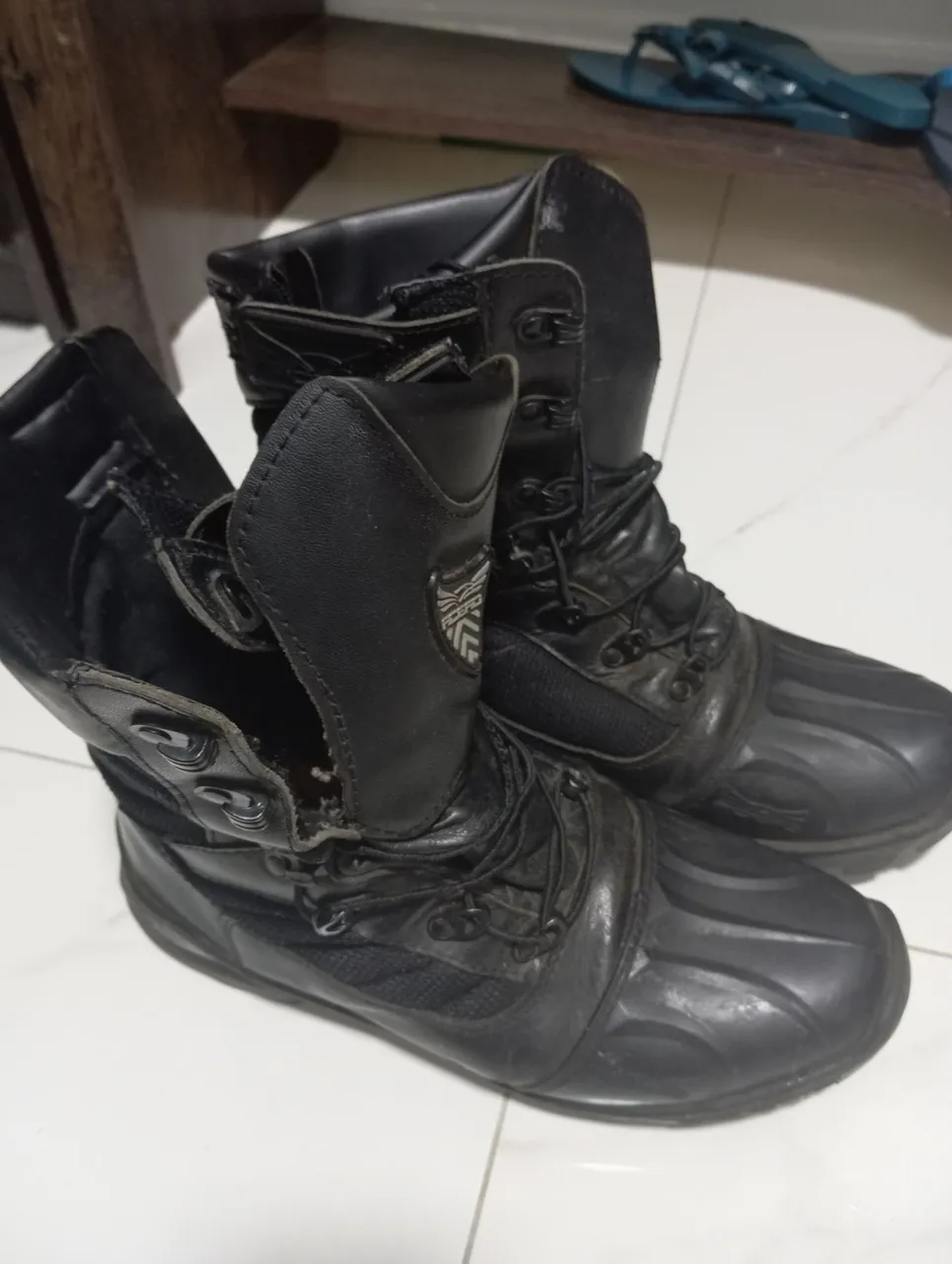 Botas Táticas Cano Alto - Preto