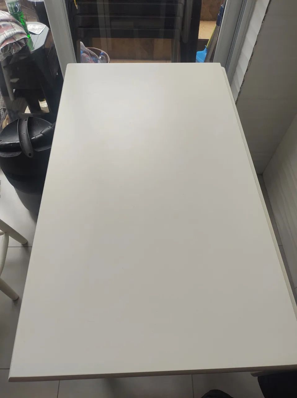 Mesa com quatro cadeiras 64352682297859122