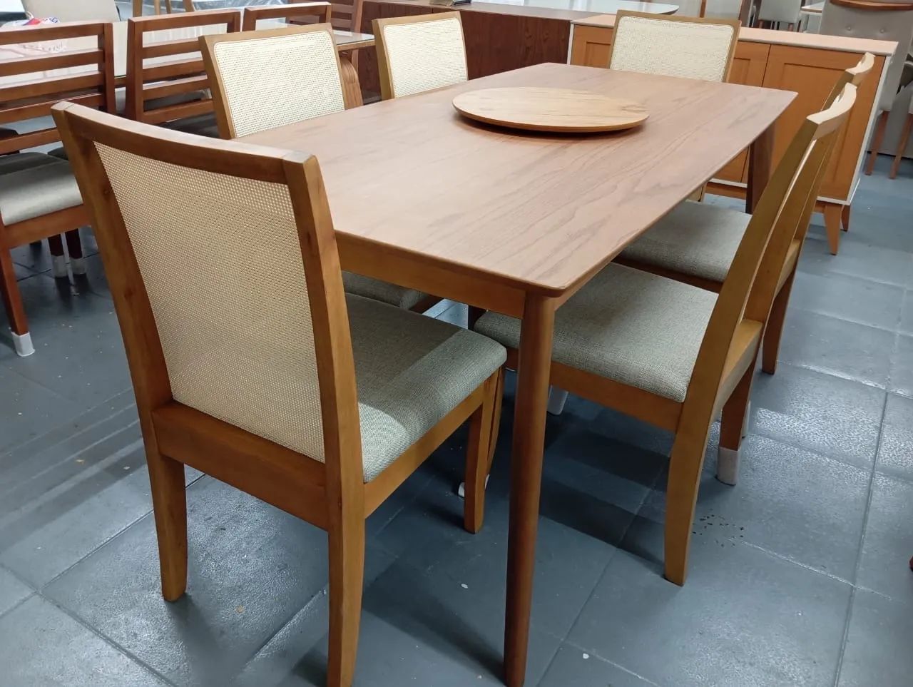 Conjunto Mesa de Jantar com 6 Cadeiras em Madeira - Foto 3