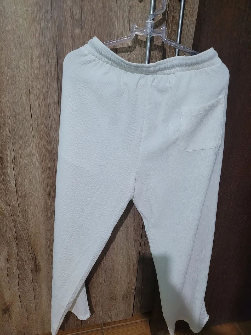 Calça branca de tecido leve - Foto 3