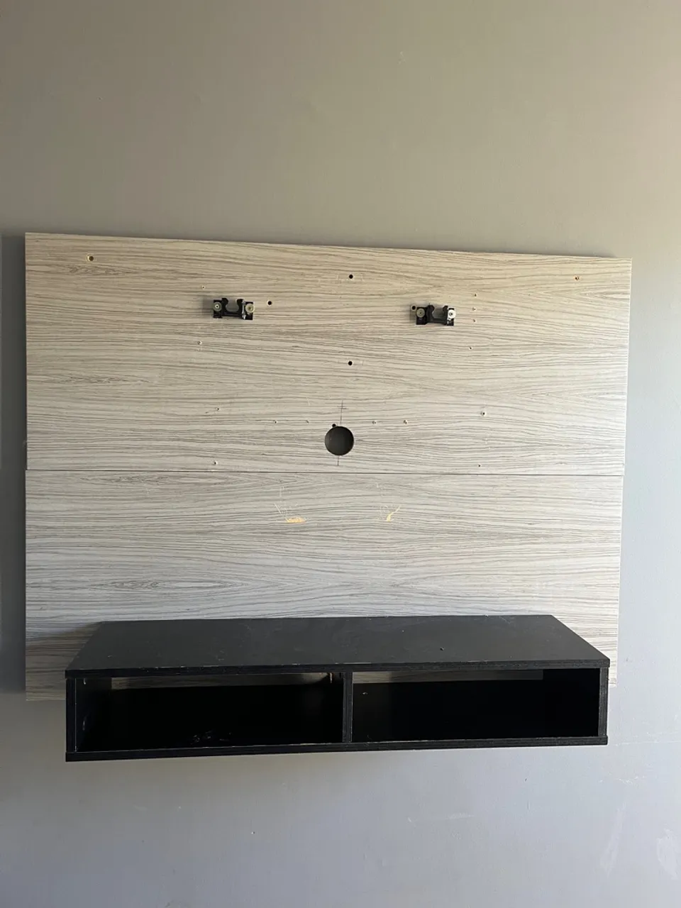 Painel para TV com prateleira - Moderno e Funcional