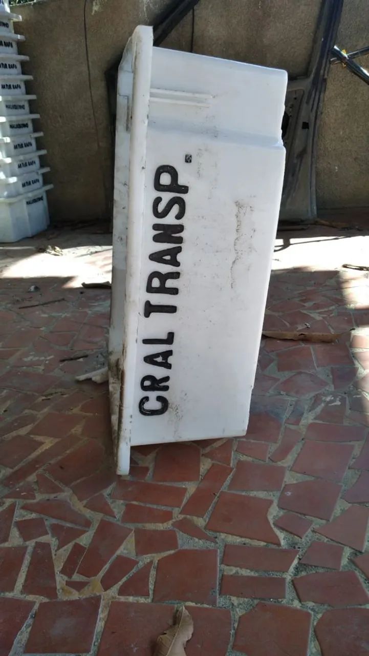 Caixas plásticas pequena furada 20k não é reciclage tenho 900cx só vendo acima de50cx  - Foto 2