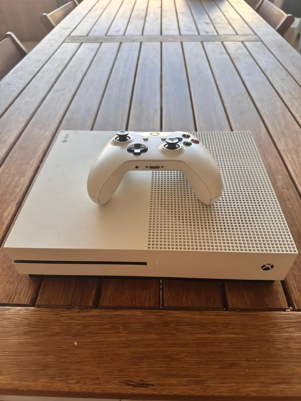 Xbox One S 500gb com controle, seminovos em perfeito estado