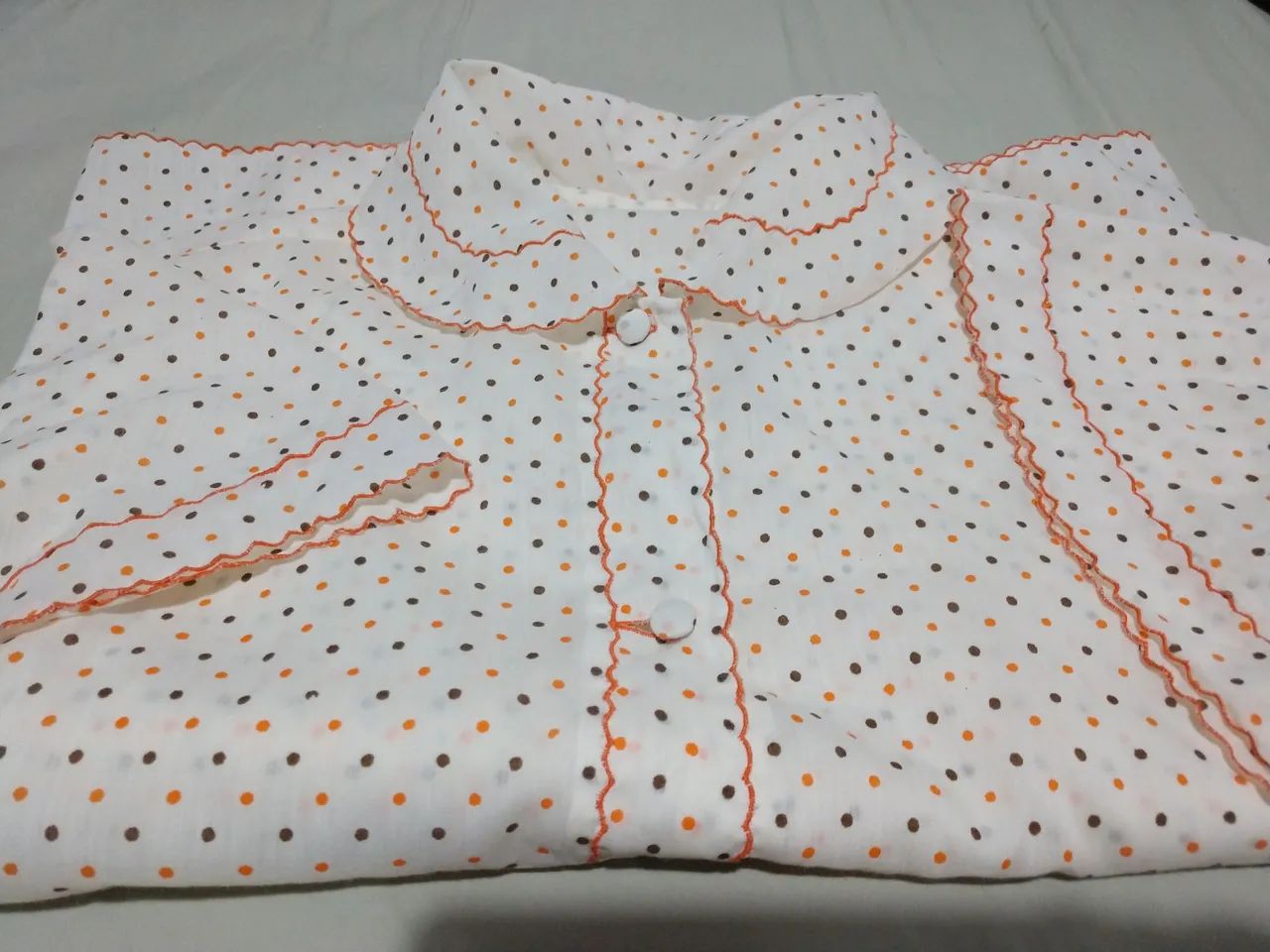 camisola vintage com bordado de morangos tamanho m - Foto 3