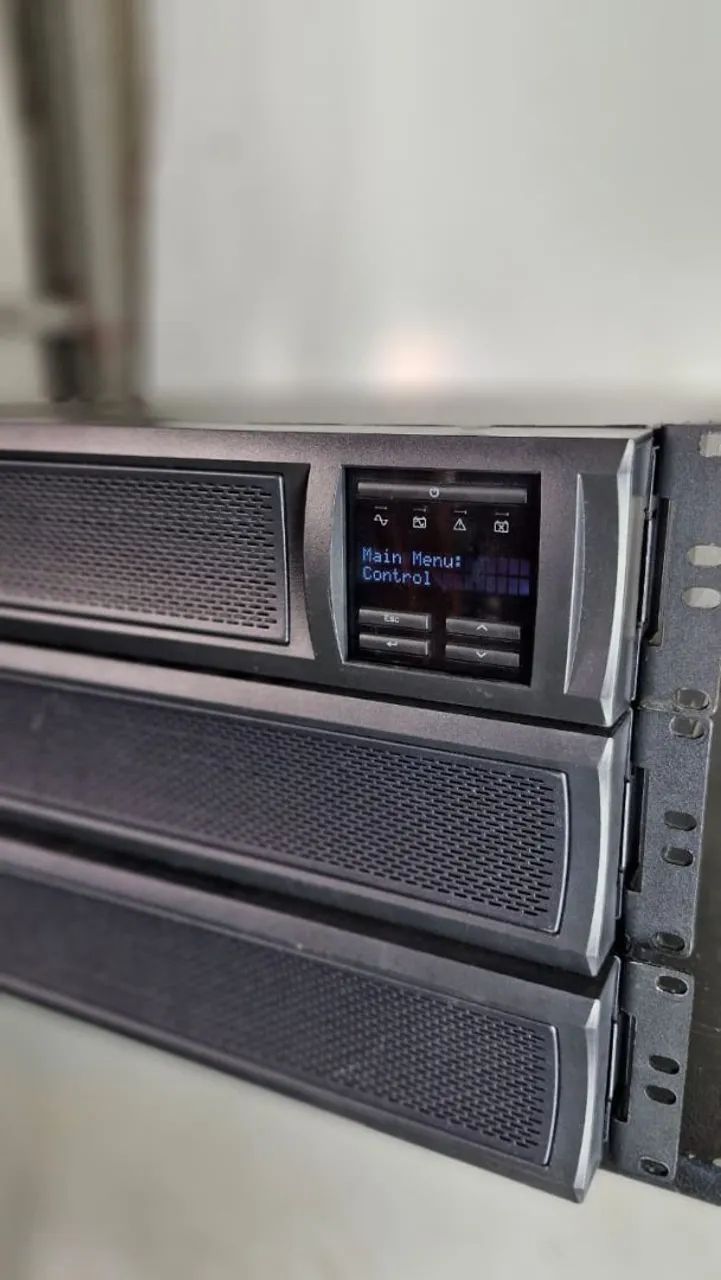Nobreak  senoidal APC 3000 - Foto 2