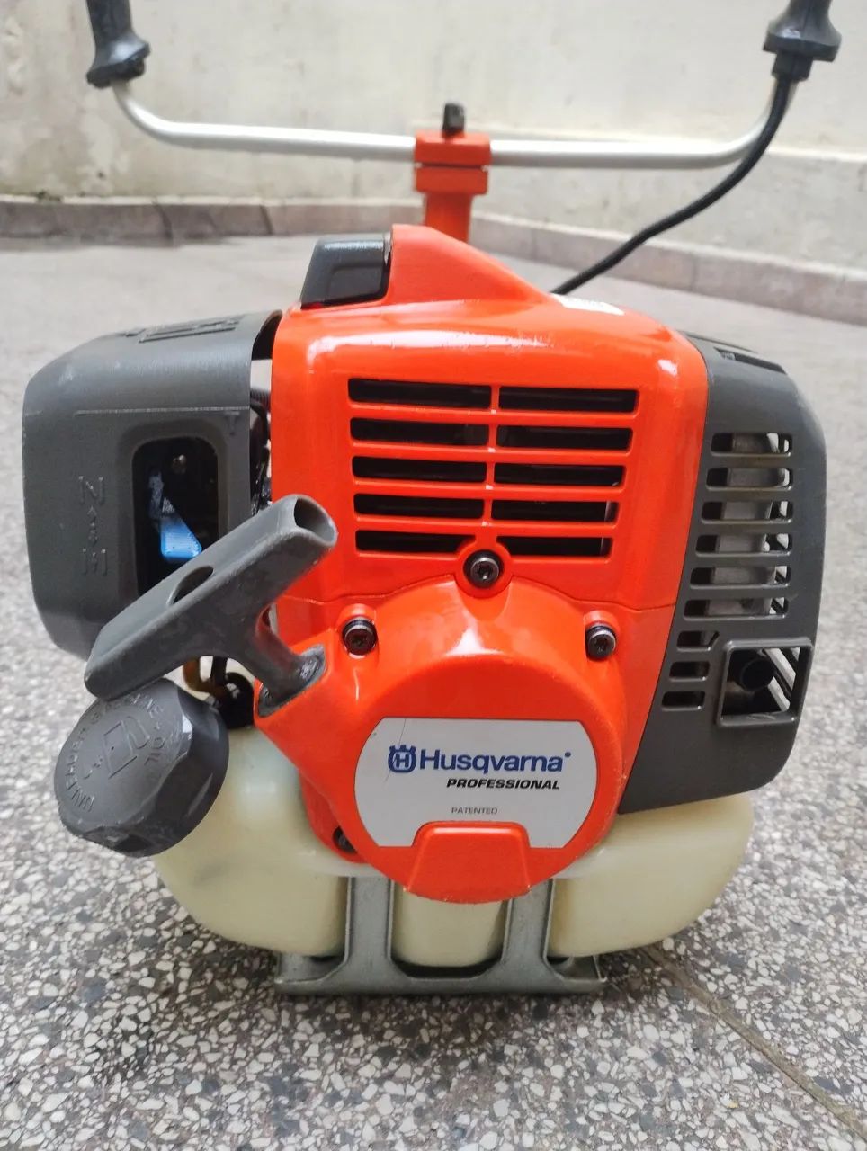 Roçadeira Husqvarna profissional - Foto 2