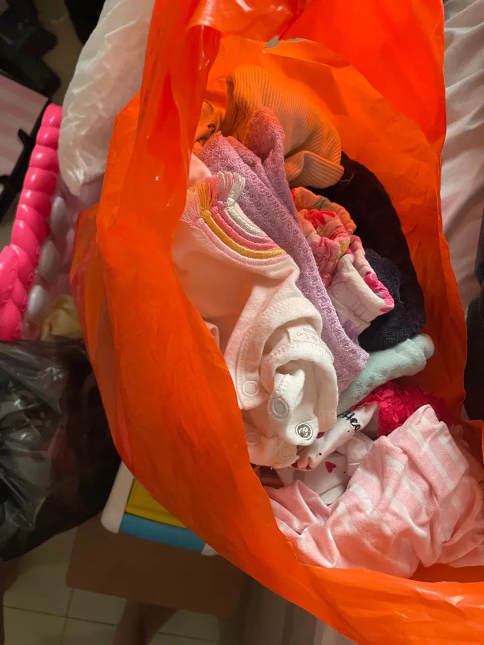 Roupas sapatos e brinquedos de bebê menina. - Foto 2