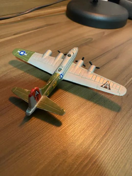 Avião Maisto B-17 - Foto 3