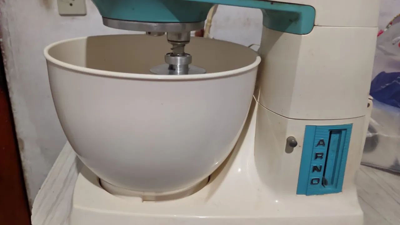 Batedeira Planetária Arno Antiga Anos 80 Funcionando perfeitamente  - Foto 3