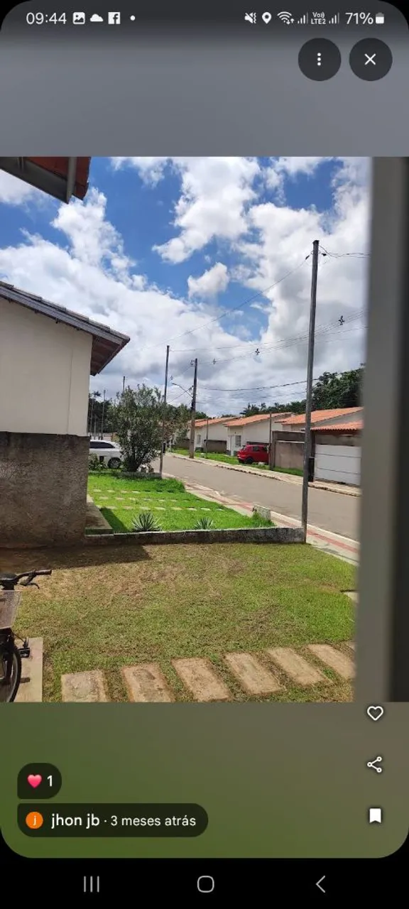 Casa em condomínio.