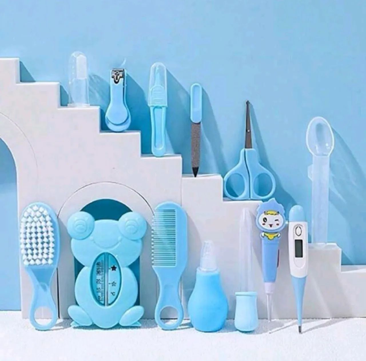 Kit de higiene para bebê com 13 peças em bolsa - Foto 2