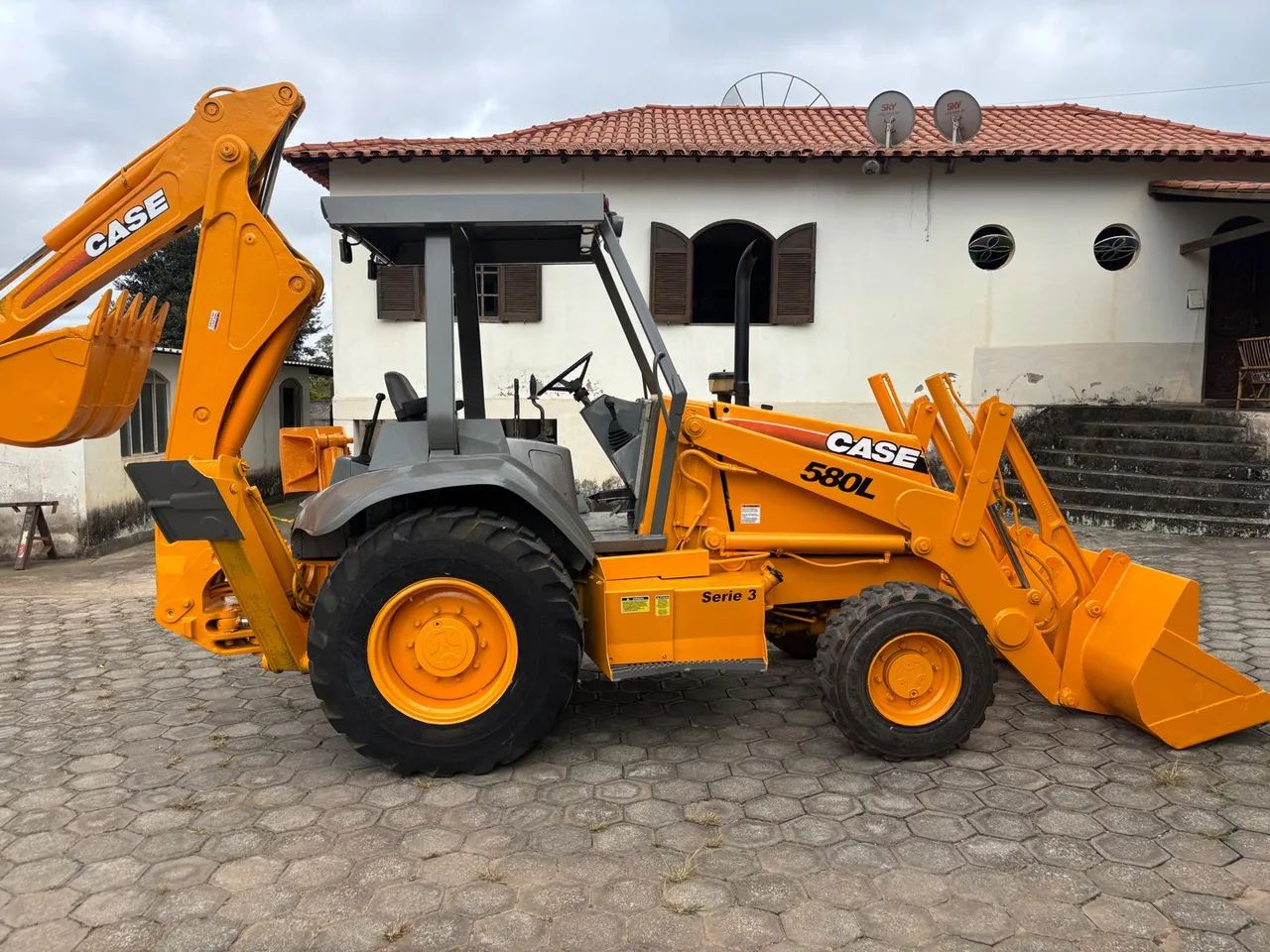 Retroescavadeira Case - 580L 4x4