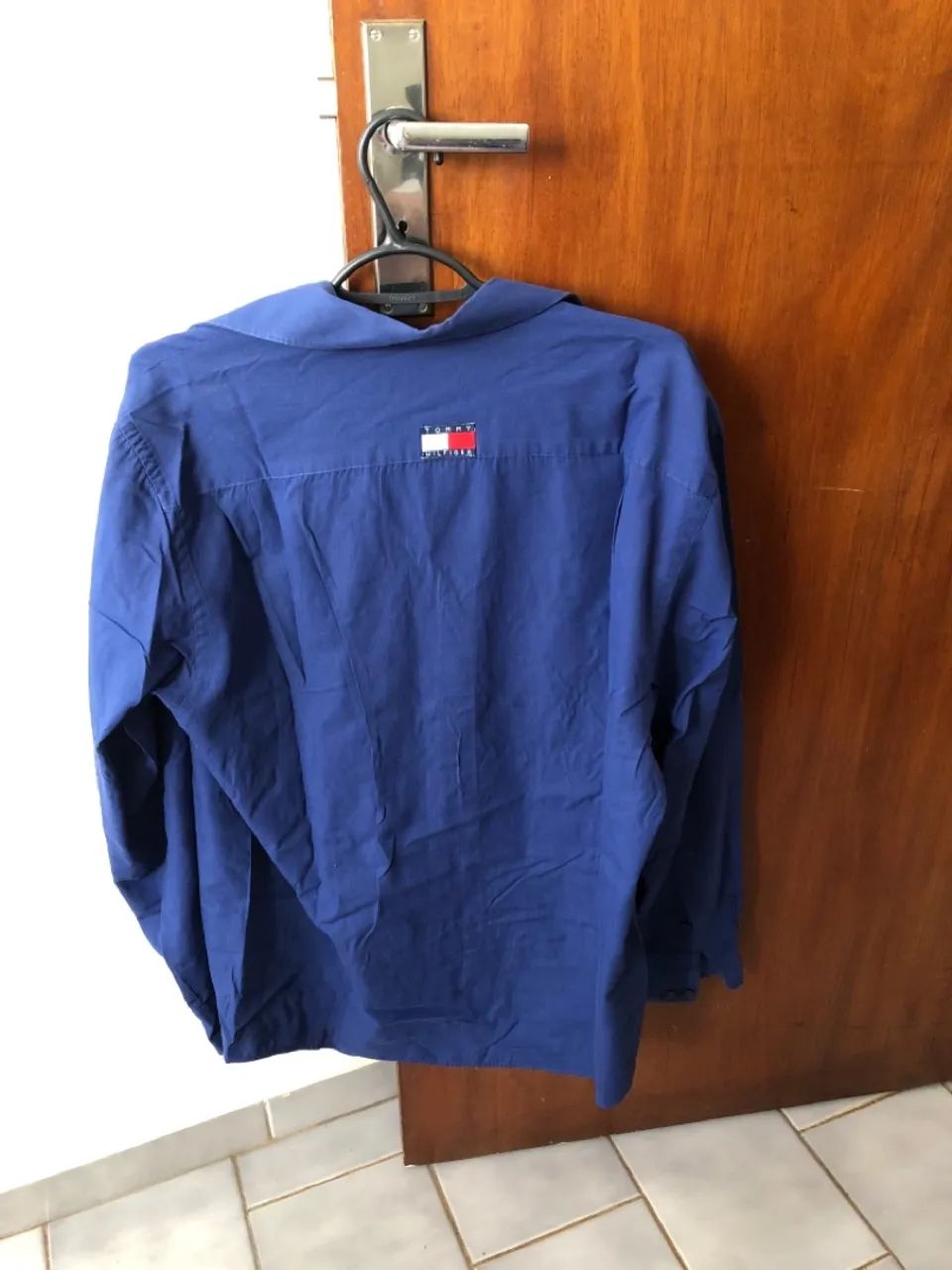 Camisa azul masculina Tommy Hilfiger - Foto 2