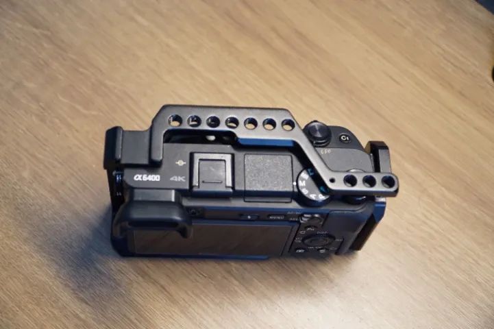 Sony A6400 - Câmera Profissional 4K + Lente 16-50mm + Case Smallrig + Bateria Extra - Foto 6