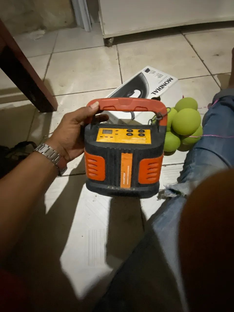 Vendo ou troco peças e carregador de moto e carro 