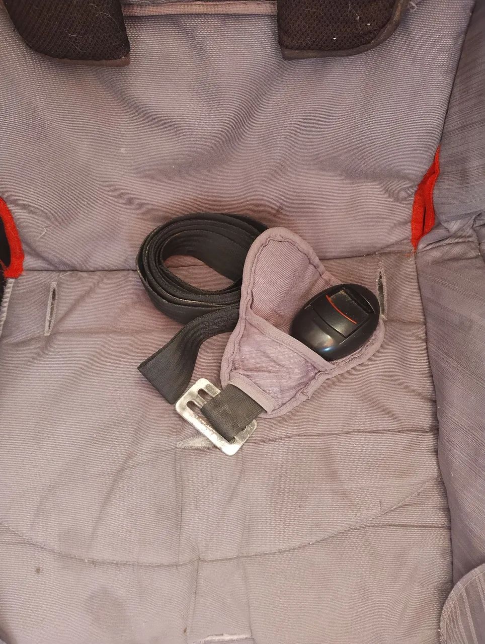 Vende cadeirinha bebê e criança 