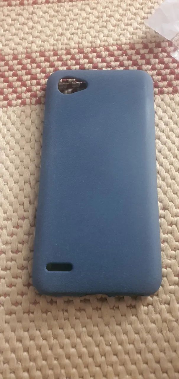 Capa de Celular Azul - usada uma vez LG Q6 plus - Foto 3