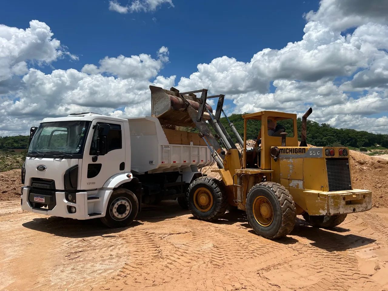 Materiais de Construção - Areia, Pedra, Brita e Terra - Foto 5